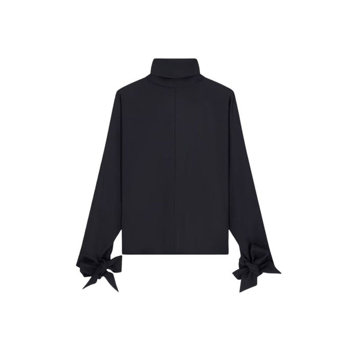 Blusa in crepe fluido con collo alto e laccetti 